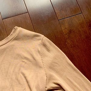 s beige garage cropped long sleeve!
